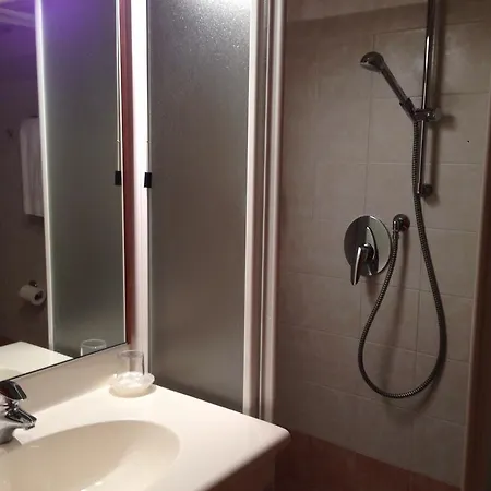 ホテル ラヴァレード 3*